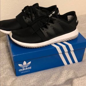 Black adidas tubular viral!